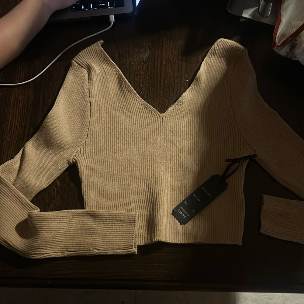 BNWT RIBBED WAIST LENGTH SWEATER